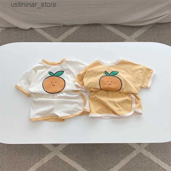 T-Shirts 2023 Yaz Yeni Bebek Kısa Kollu Giysiler Set Bebek Sevimli Meyve Baskı Tişörtleri + Şort 2 PCS Suit Erkek Kız Pamuk Bebek Kıyafetleri24328