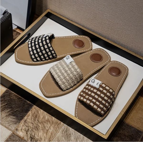 Designer Slides Woody Mules Sandali piatti Pantofole ricamate Donna Lettera Tessuto Infradito Pantofola Sandalo estivo Scivolo da spiaggia Donna Outdoor Tacco basso Scarpe col buco