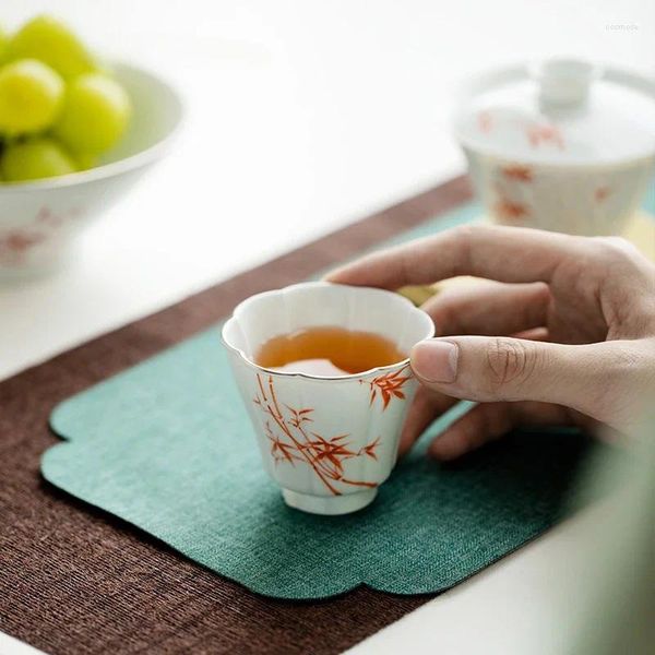 Copos pires 2 peças/conjunto pintados à mão xícara de chá de bambu vermelho antigo traço pétalas de prata porcelana branca fragrância conjunto chinês artesanato 70ml