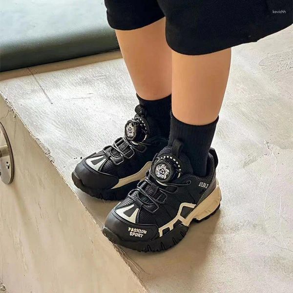 Fitness ayakkabıları 2024 çocuk erkekleri yumuşak taban rahat spor gündelik ayakkabı Kore tarzı moda düğmesi açık koşu spor ayakkabılar