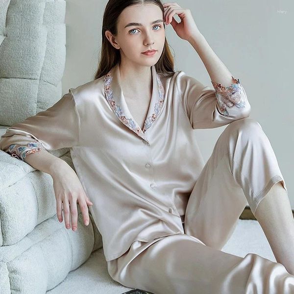Startseite Bekleidung Großhandel Kundenspezifische Bulk-Klassische Damen-Seidennachthemden in voller Länge Luxus-Stickerei-Pyjamas