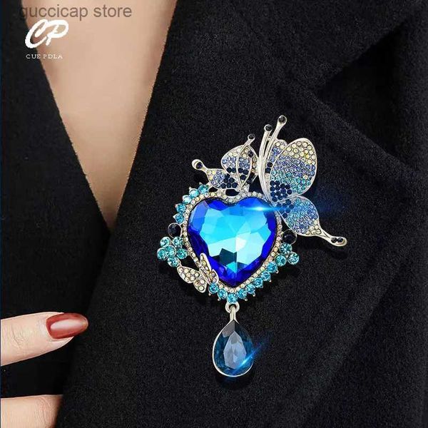 Pins broches retro luz luxo grande cristal pingente broche moda feminina pequeno terno casaco strass borboleta pino fivela acessórios y240329