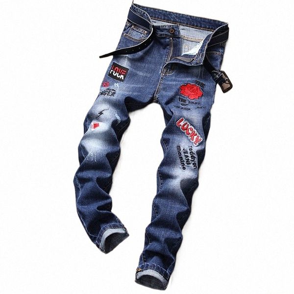 ricamo Uomo Rose Skinny Uomo Blu Strappato Casual Jeans elasticizzati Denim Patch Design Pantaloni hip-hop graffiati D8y4 #