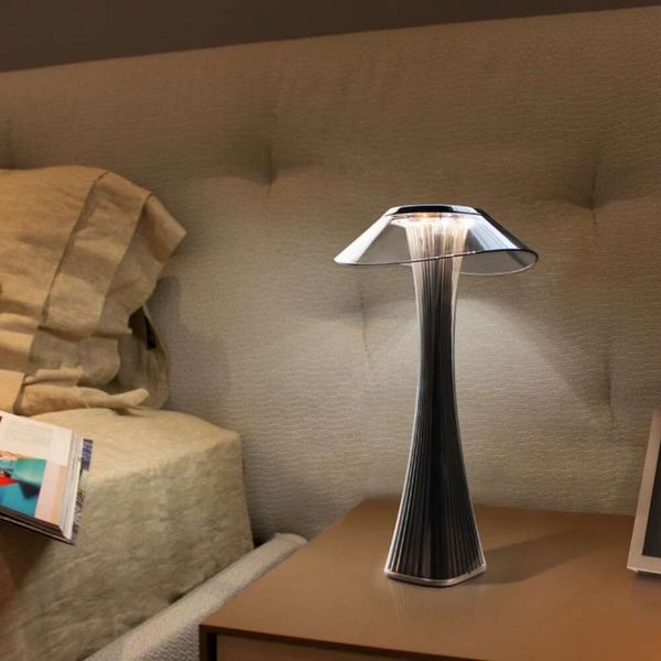 Nuovo LED Crystal Diamond Touch Lampada da atmosfera per proiezione USB Ricarica notturna per comodino da tavolo da ristorante leggero
