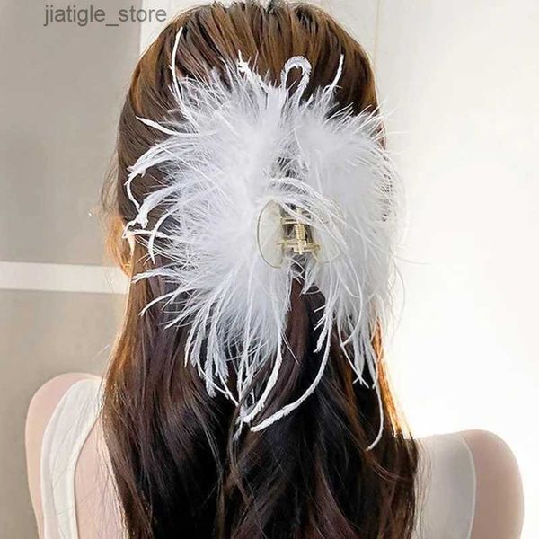 Haarspangen, große schwarze weiße Straußenfeder-Haarspangen für Frauen, Winterklammern, Klaue, Hai-Clip, Pin, Schmuck, koreanische Mode, Haarschmuck Y240329