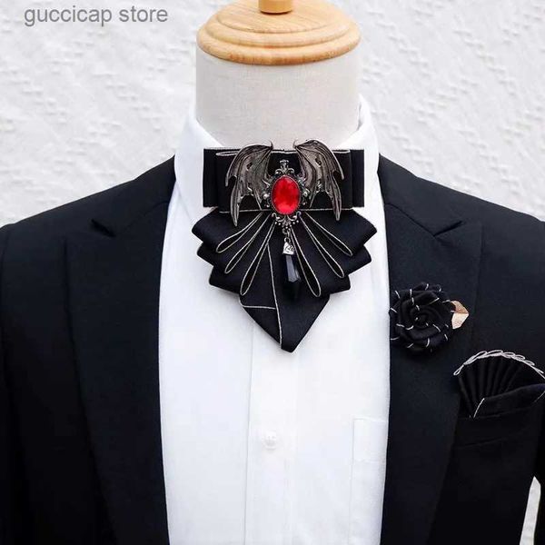 Bow Ties Mens Bow Tie Broche Set Britânico Coreano Formal Wear Vestido Camisa Collar Flores Asas Strass Bow-tie Bolso Toalha Broches Y240329