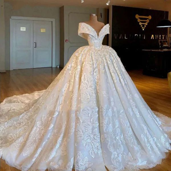 Abito da sposa con spalle scoperte Abito da sposa con applicazioni Abiti con lacci Sweep Train Abiti da sposa su misura Vestido De Noiva