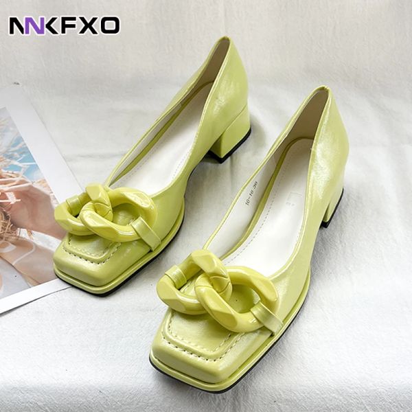 Pompe calde vendute donne classiche scarpe quadrate di punta di punta abito in pelle brevetto tacchi a barca per feste di matrimonio zapatos wedding