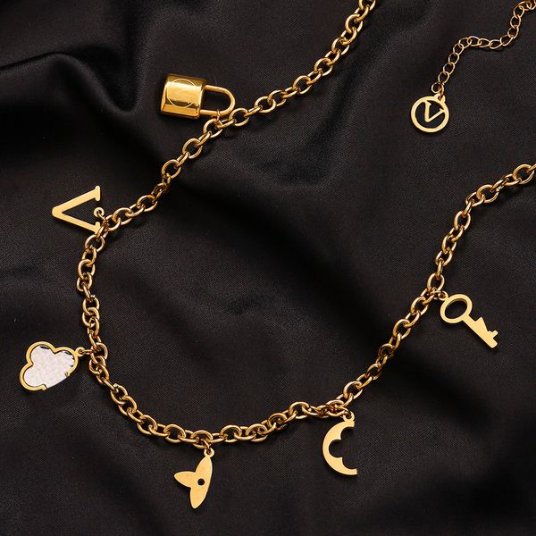 Collana di design Ciondoli con lettera di marca in cristallo Uomo Donna Collane in acciaio inossidabile oro 18 carati di alta qualità Catena con ciondoli Accessorio di moda Regalo di gioielli