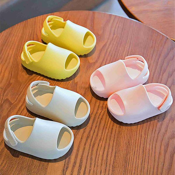 Sandalen Baby Kleinkind Kinder Slip-On Mode Sandalen Jungen Mädchen Schaum Strand Sommer Slides Knochen HarzKinder Leichte Wasser Schuhe 240329