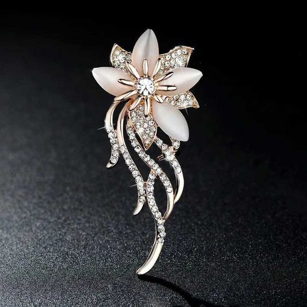 Pins Broschen modische Opal Steinblume Brosche Stecknadel Kleidungszubehör für Geburtstagsgeschenk Broschen für Frauen Strassbrosche Stecknadel Großhandel Y240329