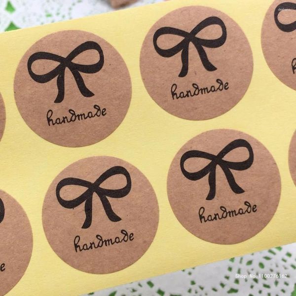 Party Dekoration 300 teile/los Schmetterling Muster Kraft Papier Aufkleber Für DIY Handgemachte Geschenk Kuchen Süßigkeiten Tags Selbst Klebe Aufkleber Label