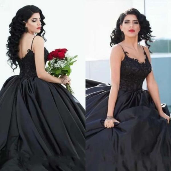 Sexy Gothic-Stil-Ballkleid, schwarze Brautkleider, Spaghettiträger, Applikationen, Spitze, Satin, bodenlange Brautkleider, individuell, Übergröße