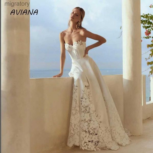 Abiti sexy urbani Aviana Abito da sposa elegante con scollo a cuore per le donne 2023 Applicazioni di pizzo Illusion senza maniche Backless A-Line Abito da sposa semplice yq240329