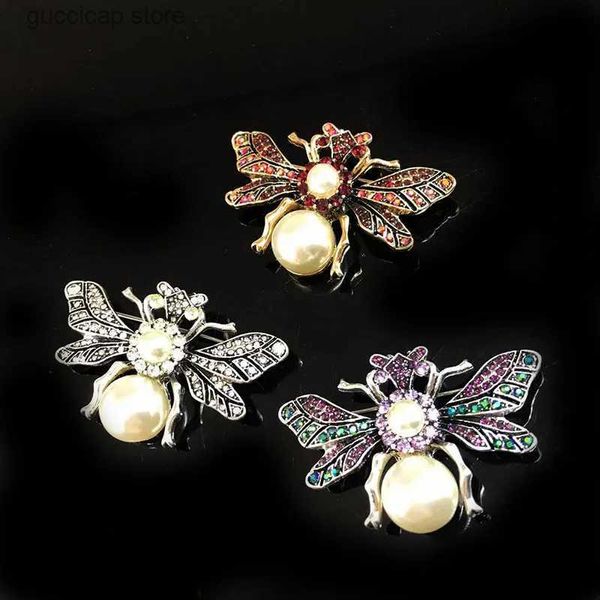 Pins Broschen Antik Dekorativer Stil Frauen Luxus Brosche Farbe Strass Exquisite Schmetterling Biene Brosche Hochwertiger Schmuck Y240329