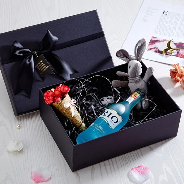 Nova caixa de presente 2024 Capas de Natal Black World Minimalist Creative Creative Sconhe Lipstick Birthday Gift Box para lenço minimalista Conjunto