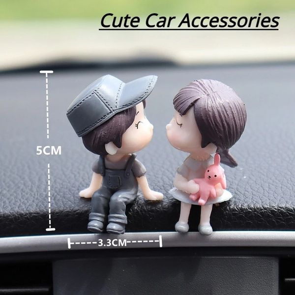 1/2PCS Auto Ornamente Q Pop Furz Gentleman Nette Cartoon Puppe Spielzeug Auto Desktop Dekorative Lieferungen Geschenk ornamente Auto Innen