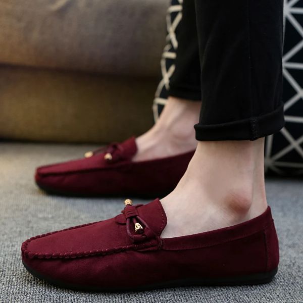 Ayakkabı 2022 Yeni Kırmızı Ucuz Loafers Erkekler Yumuşak Düz Mokasenler Erkekler İçin Konfor Slipon Sürüş Ayakkabıları Erkekler Günlük Boyalar Ayakkabı Mokasinler Hombre