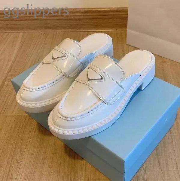 Tasarımcı Ayakkabı Sıradan Tek Parça Üçgen Logo Erkekler ve Kadınlar İçin Siyah Deri Ayakkabı Plus Platform Spor Ayakkabıları Bulut Klasik Patent Mat Partisi Düğün Ayakkabıları