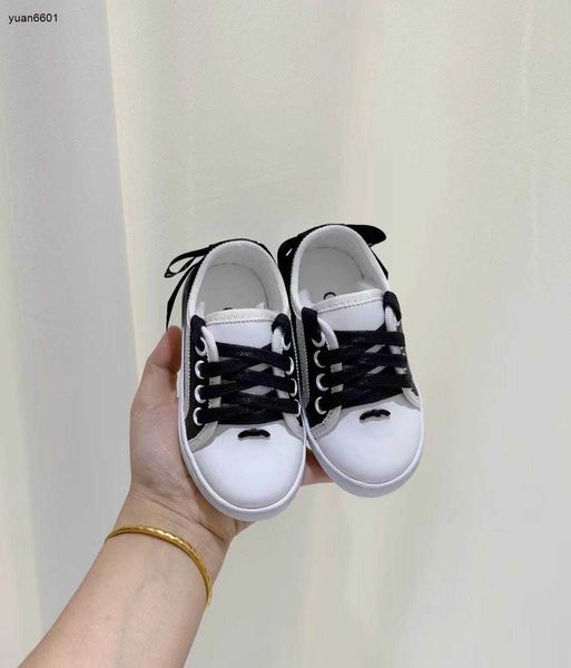 Beliebte Kinderschuhe Brief Logo Druckdesigner Baby Sneakers Größe 26-35 Boxschutz Bow Dekoration Jungen Mädchen Freizeitschuhe 24mar