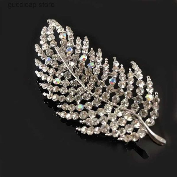 Pins Broschen Elegante Mode Damenbekleidung Accessoires Luxus Strass Blatt Feder Brosche Großhandel Kostenloser Versand Y240329