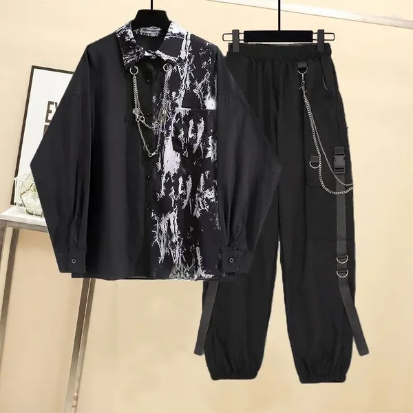 Tute da uomo Completi alla moda Camicia allentata tinta in massa stile coreano Pantaloni cargo neri con catena Hip-Hop Plus Size Abbigliamento uomo Abiti