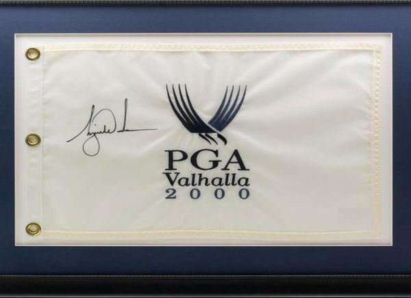 Tiger Woods signierte gerahmte 2000 PGA Valhalla Golf Flag01234398722