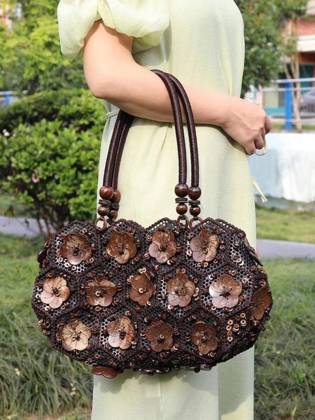 Вечерние сумки 2024, европейская и американская винтажная сумка из сотовой скорлупы кокосового ореха, расшитая бисером, полая тканая сумка ручной работы на одно плечо для женщин