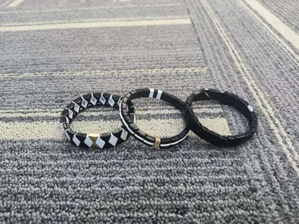 Strand na moda preto branco série esmalte pulseira conjunto para mulheres pulseira elástica jóias acessórios presente