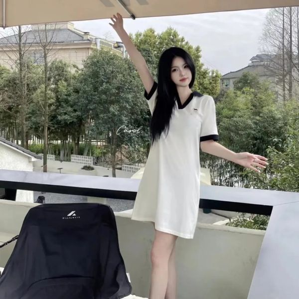 Nischen-Brandneues MB-Revers-Polokleid im Alter von YN mit vollem Druck, dieser u-lässige, leichte Luxus-Taschen-Hüftrock im koreanischen Stil, alles geeignet für zierliche Figuren unter 70 kg