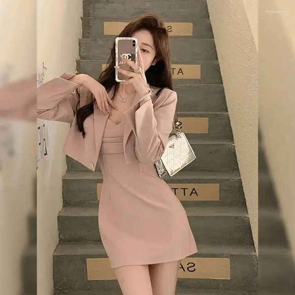 Vestido de duas peças 2024 verão mulheres curto 2 conjuntos mini conjunto para mulheres terno com saia e blazer manga longa roupa rosa roupas tendência