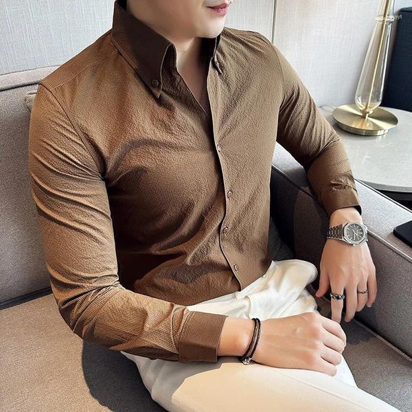 Camisas casuais masculinas estilo britânico outono grande camisa de pescoço em v homens fino ajuste de manga comprida de alta qualidade vestido formal de negócios 2024