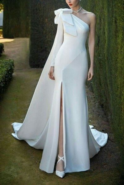 Abiti da sposa a sirena con fiocco e monospalla Abiti da sposa lunghi in raso semplici con spacco laterale Elegante abito da ricevimento sposa bianco avorio 2024