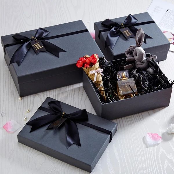 Nuovo scatola da regalo 2024 Christmas Black World Copertura Minimalista Creative Scarf Perfume Rossetto Birthday Box per Scarf SCARF Minimalista Set per sciarpa minimalista