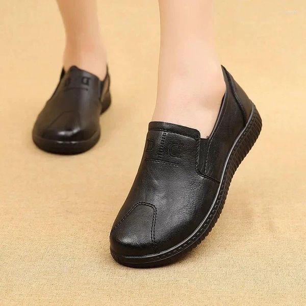 Sapatos casuais sólido preto couro feminino primavera macio dedo do pé redondo ao ar livre mulher simples apartamentos