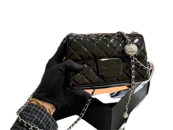 Alta qualidade verão quente design de moda senhoras clássico couro patente bolsa de corrente de bola de ouro material de pele de carneiro diamante cheque clamshell saco super all-match crossbody b