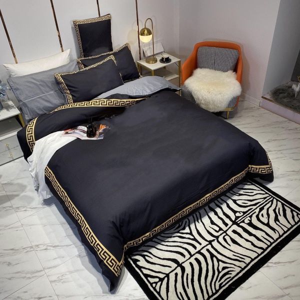 2022 модные дизайнерские комплекты постельного белья из черного золота, роскошный пододеяльник королевского размера, простыня, наволочки, дизайнерское одеяло set226i
