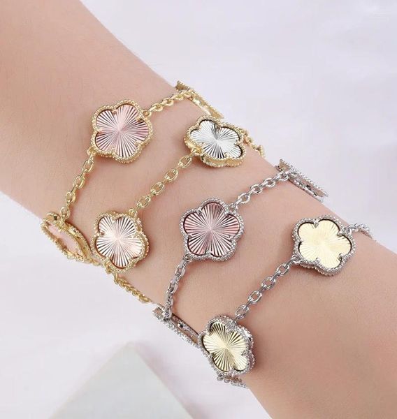 Braccialetti con ciondoli Design Metallo Prugna 5 foglie Fiore Pianta Bracciale Orecchino Placcatura in rame dorato Impermeabile Regalo di gioielli con trifoglio da donna di alta qualità