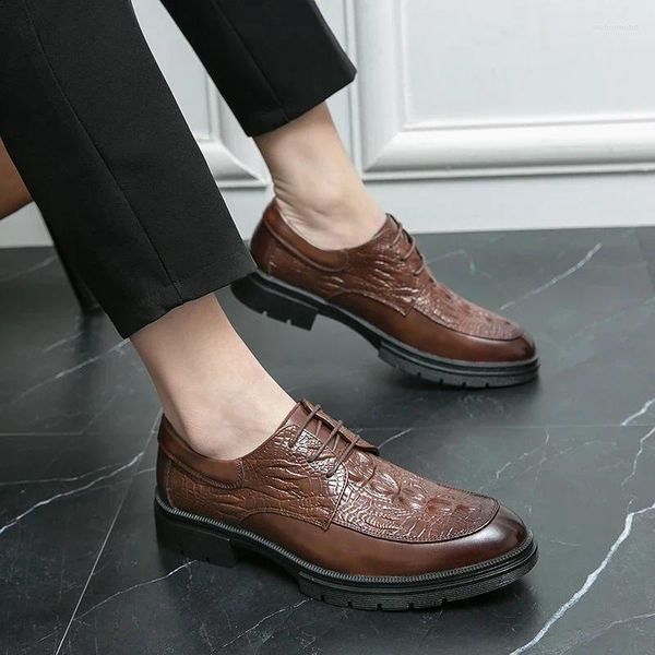 Sapatos de vestido masculino estilo britânico couro crocodilo em relevo Derby resistente ao desgaste antiderrapante para negócios de casamento