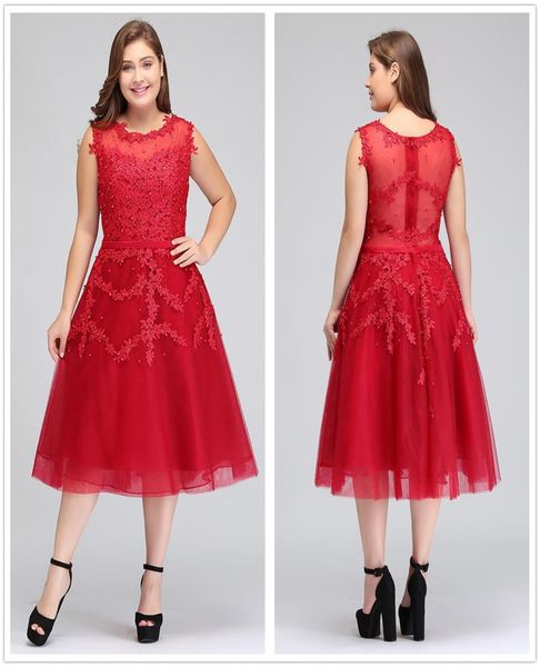 Immagine reale Plus Size Abiti da cocktail corti in pizzo rosso Tulle Pizzo con perline Lunghezza al ginocchio Abiti da sera formali per feste CPS2988503731