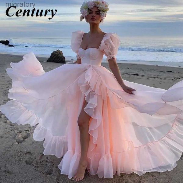 Kentsel Seksi Elbiseler Yüzyıl Bebek Pembe Organza Prom Kısa Puf Sleeves Ruffles Parti Gowns Slit Prenses Resmi Kadınlar 2022 YQ240329