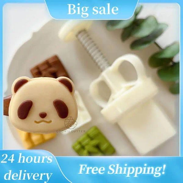 Stampi da forno Stampo per mooncake Strumenti per pasticceria a forma di cartone animato Stampo a molla Facile da formare per lanciare la torta Mini Panda Diversi modelli