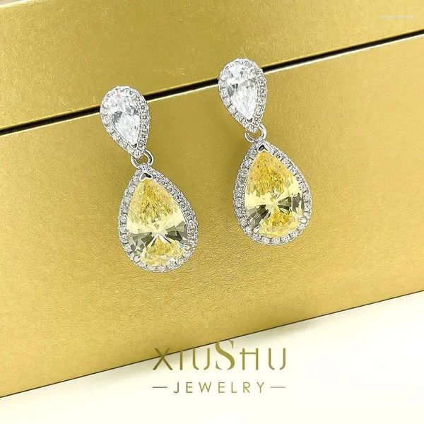 Orecchini a bottone con diamante giallo taglio Desire e goccia d'acqua incastonati con argento 925 a forma di pera