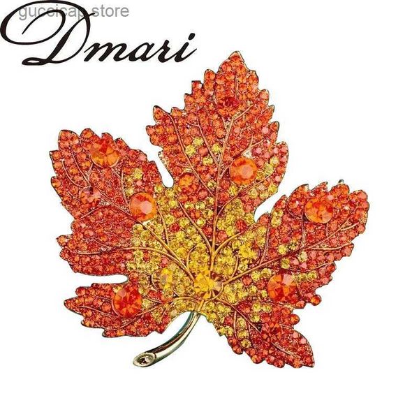 Pins Broches Dmari Jóias de luxo 4 cores Crystal Maple Leaves Lapel Pins Design requintado Emblemas para roupas Acessórios de festa Mulheres Broche Y240329