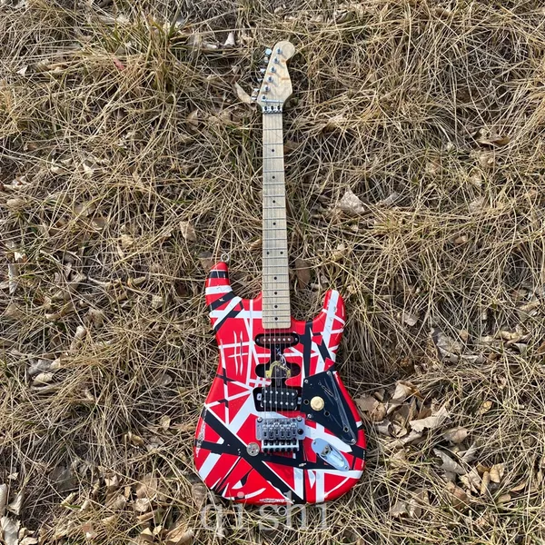 Chitarra elettrica Edward Eddie Van Halen Black White Stripe Red Heavy Relic Maple Neck, Frankenstein Frankenstrat Tribute real reflector