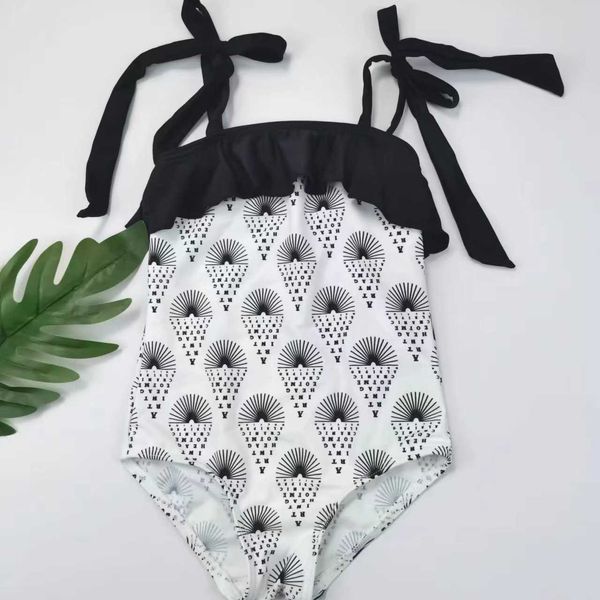 2024 Nuovo costume da bagno intero stampato per ragazze con fiocco in ammollo nella primavera calda costume da bagno con fionda triangl costumi da bagno per le donne abiti da spiaggia monokini