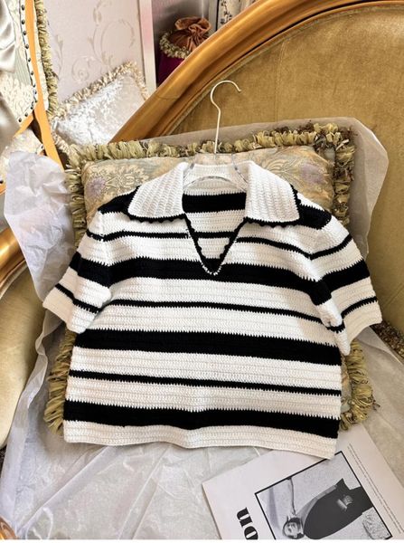 T-shirt da donna 2024 Set da vacanza per ragazza con gancio fatto a mano Camicia in maglia di lana a maniche corte stile MIU Sweet Top