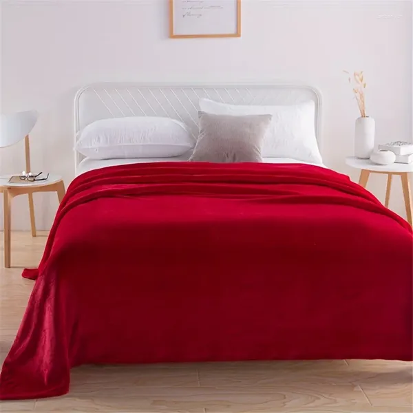 Cobertores 1 pc grosso vermelho flanela cobertor macio quente lance nap para sofá sofá cama de escritório acampamento viagem multi-propósito presente