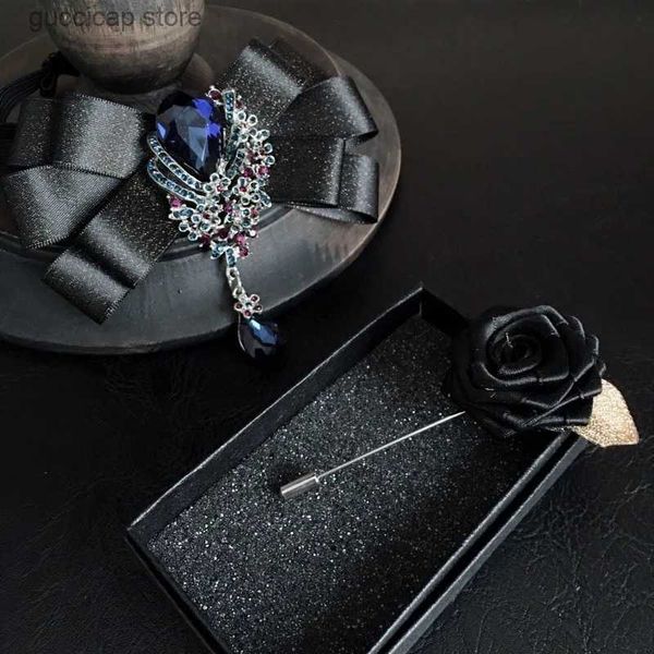 Papillon con strass Papillon per matrimonio da uomo Abiti da uomo e da donna britannici Camicie Colletto Fiore Blu Crysty Bowtie Corpetto Set da 2 pezzi Y240329