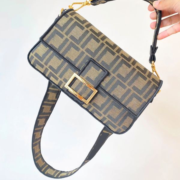 Luxurys el çantası kabartmalı omuz baget çanta kadın deri erkek klasik flep seyahat tote 2 Boyutlar Tasarımcı çanta kayış çanta debriyajı bile zarf crossbody çanta